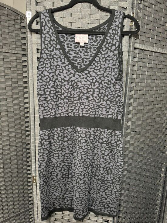 Romeo & Juliet Couture Dresses & Skirts - Romeo & Juliet Grey Black Animal Print Knit Dress L Sleeveless Chic